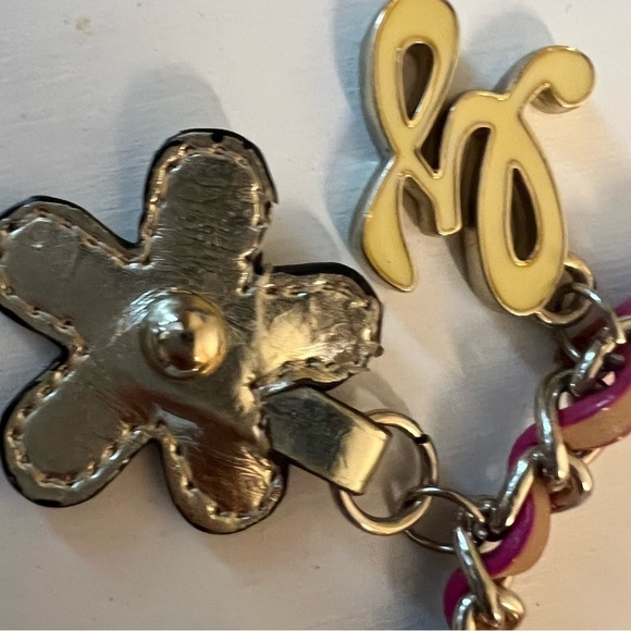 Guess Charm Bracelet 7” Butterflies Hearts Silver and  Pink - Picture 2 of 8